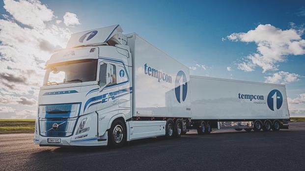 EA Åkeri har idag tagit emot det första av 12 nya gasdrivna lastbilar av modellen Volvo FH Aero.
