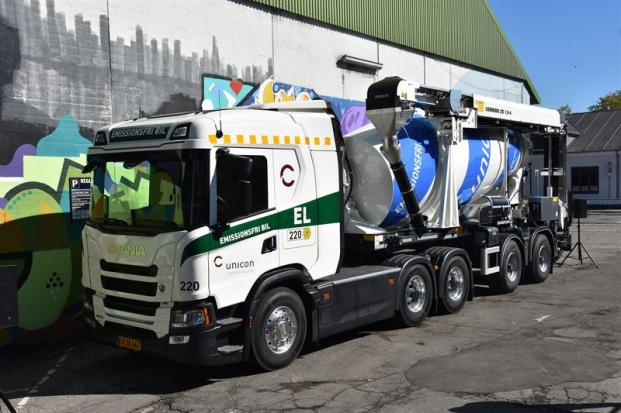 Den batterielektriska Scania-betongbilen &auml;r utvecklad f&ouml;r verklig drift med elektrisk kraftuttagsteknik (ePTO) som driver betongtrumman direkt fr&aring;n fordonets batterisystem. L&ouml;sningen &auml;r framtagen f&ouml;r att minska utsl&auml;ppen fr&aring;n bygglogistik.