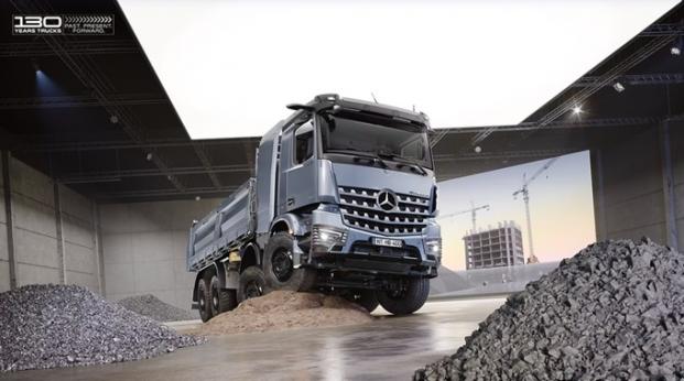 Mercedes-Benz eArocs 400 presenterades p&aring; Bauma 2025 och gick in i f&ouml;rs&auml;ljning i april 2026. Sverigepremi&auml;ren sker p&aring; Elmia Lastbil.